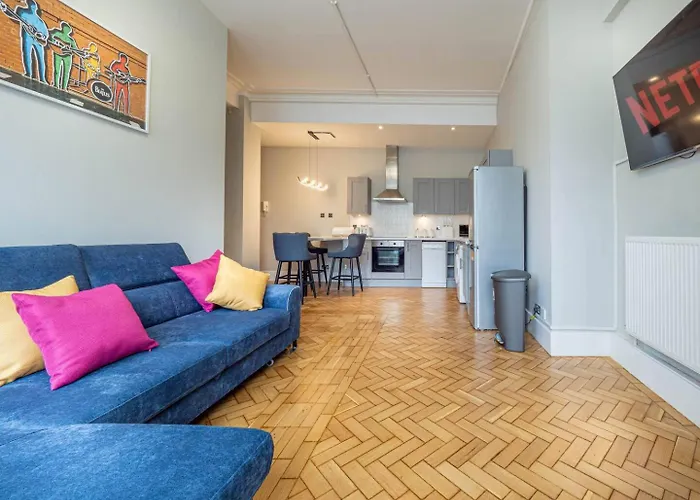 Historic Bank Building 2 Bedrooms Sleeps 6