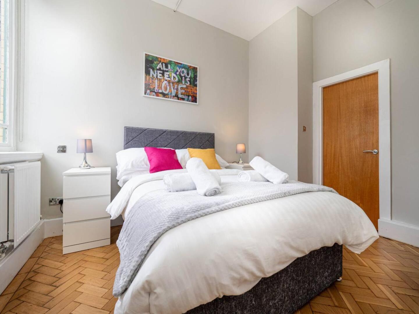 Historic Bank Building 2 Bedrooms Sleeps 6 Apartment Liverpool