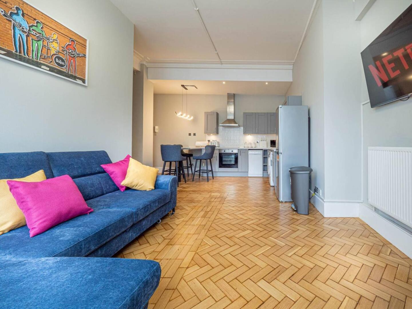 Historic Bank Building 2 Bedrooms Sleeps 6
