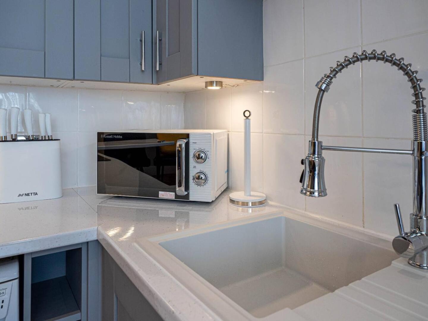 Historic Bank Building 2 Bedrooms Sleeps 6 Apartment *