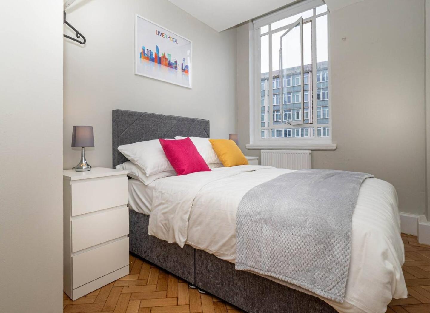 Apartment Historic Bank Building 2 Bedrooms Sleeps 6 Liverpool