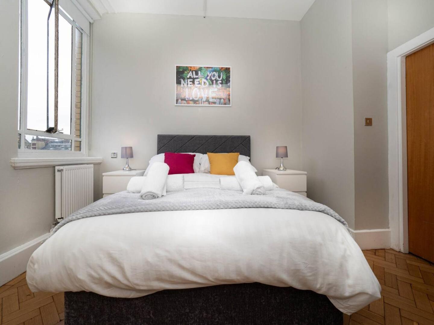 Apartment Historic Bank Building 2 Bedrooms Sleeps 6