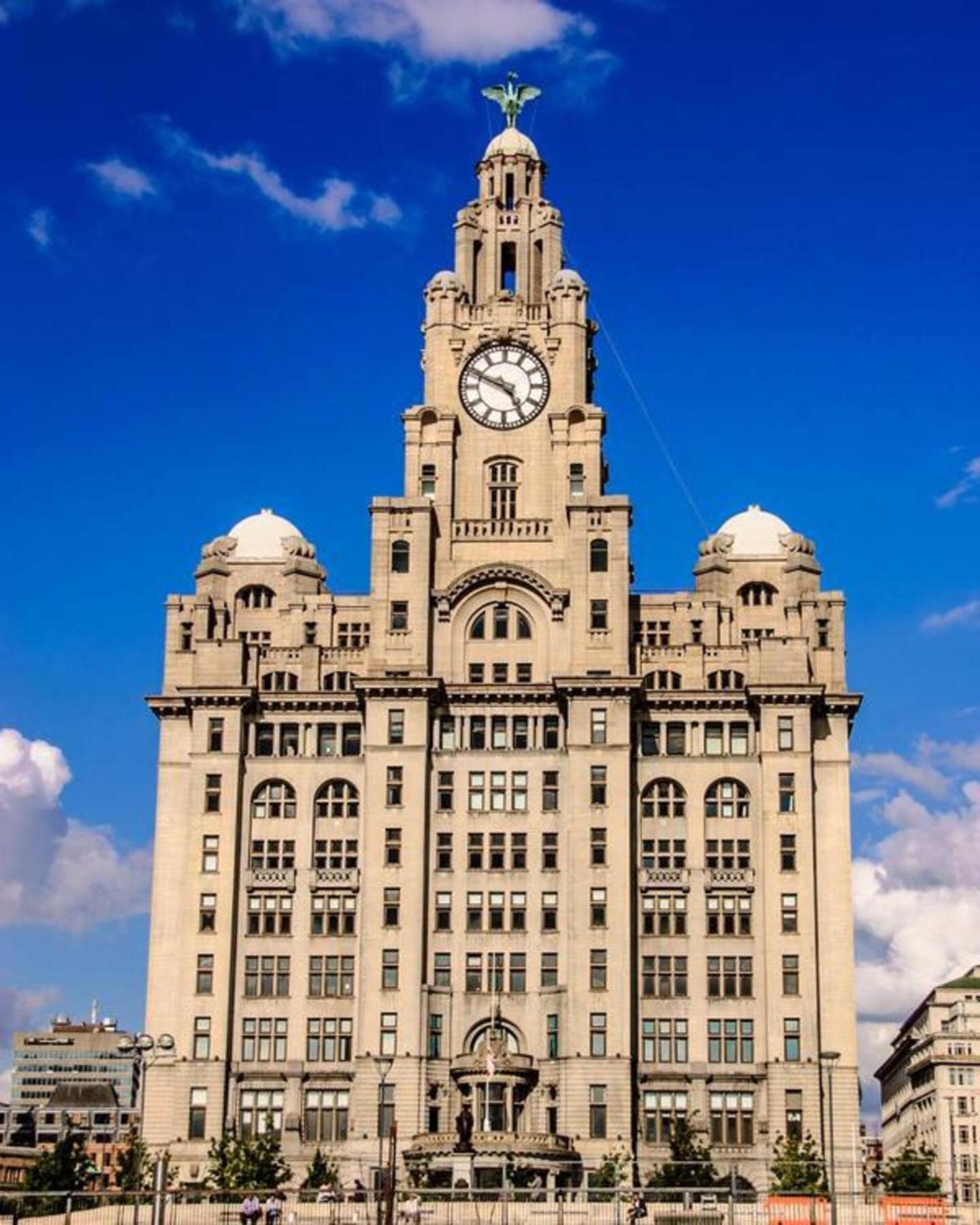 Historic Bank Building 2 Bedrooms Sleeps 6 *